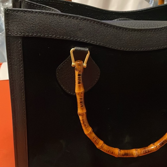 Gucci Suede Bamboo handle Diana handbag - Picture 6 of 16